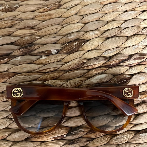 Gucci Tortoise Shell Sunglasses - Picture 4 of 8